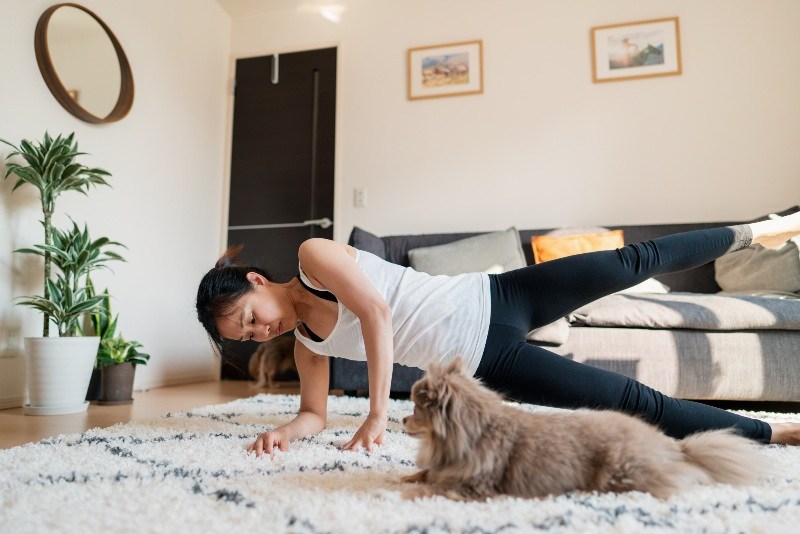 Houseplants-Blog_IMAGE YOGA WOMAN